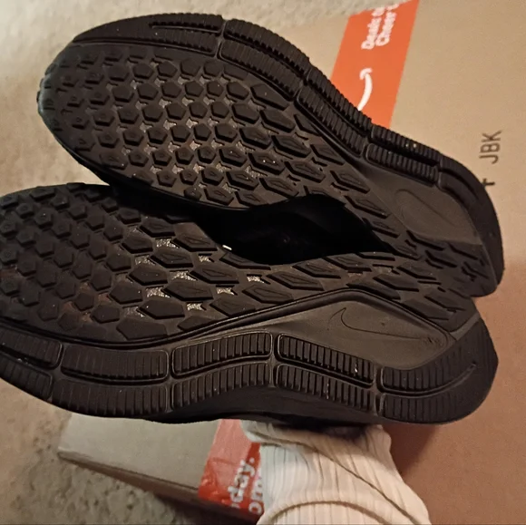 Nike Women's Sleek Black Athletic Shoes - Picture 3 of 4